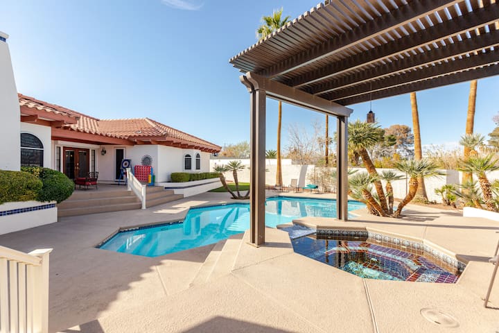 r 4200 ft.² Estate with large pool! Owner operated