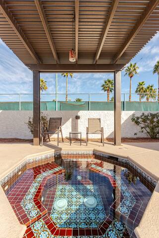 r 4200 ft.² Estate with large pool! Owner operated gallery image 4