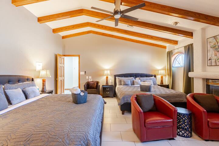 r 4200 ft.² Estate with large pool! Owner operated gallery image 2