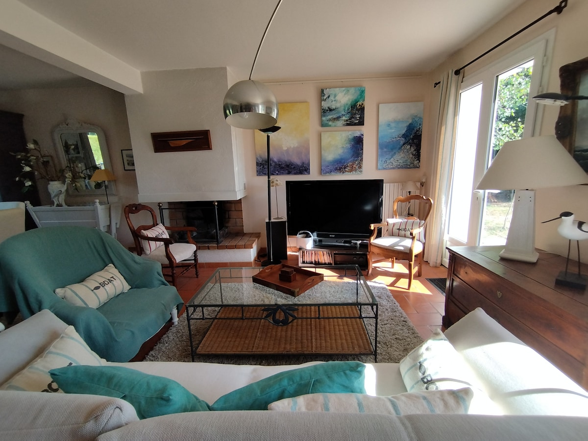 Top Airbnb: Ti ar pousined: Family home in Locmariaquer