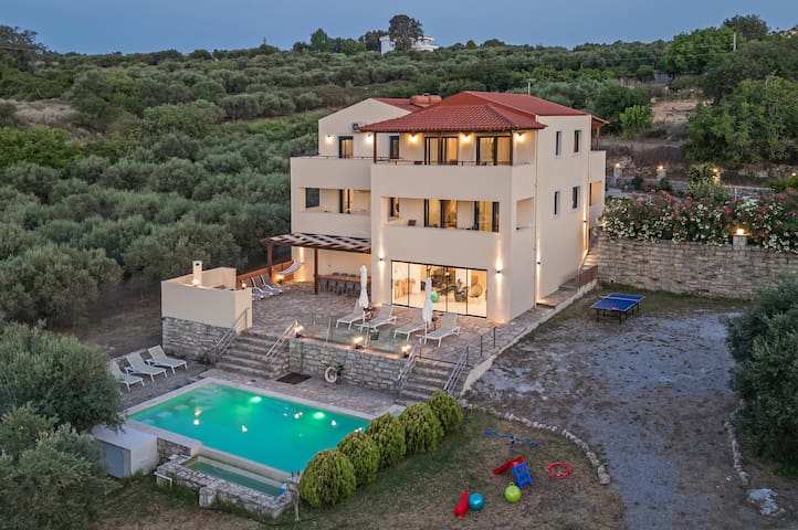 Elarchon Villa – Private Pool & Playroom with Gym gallery image 2