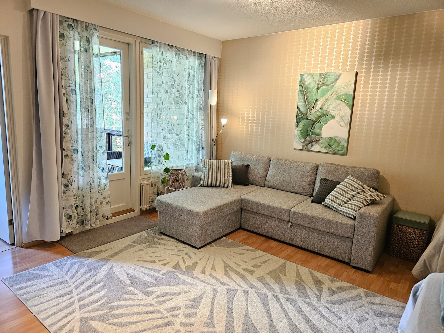Peaceful Apartment In A Prime Location 2