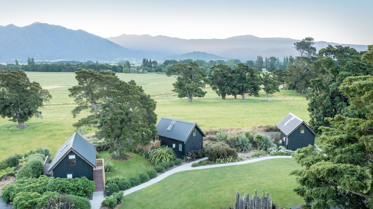 Rameka Retreat Deluxe Huts (2) - Cabins for Rent in East Tākaka, Tasman ...