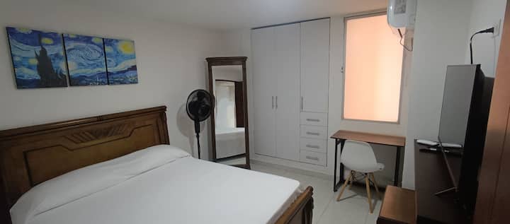 جميع العناصر للاستمتاع بالباقي في الغرفة، التي تحتوي على سيرادورا.