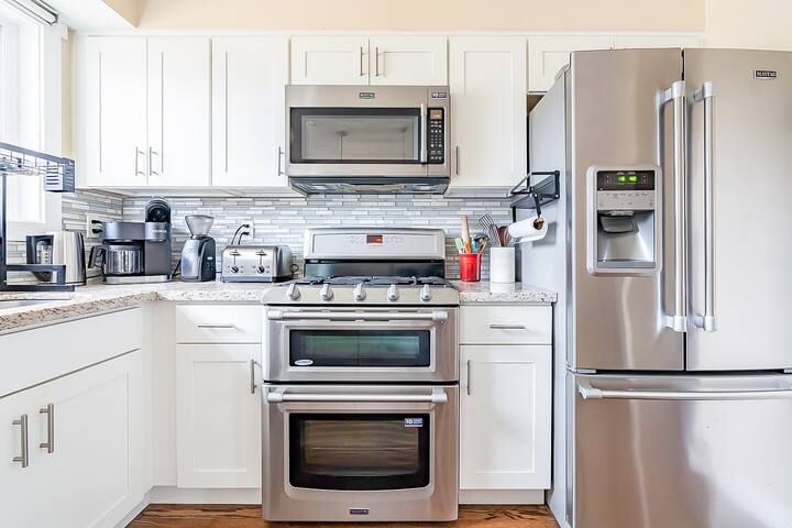 Spacious 6BR Retreat | Game Room + Backyard Fun gallery image 3