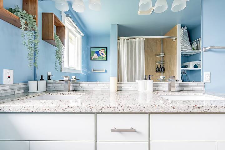 Spacious 6BR Retreat | Game Room + Backyard Fun gallery image 5