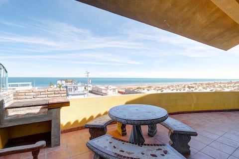 8-Guest Beach Condo • Pool, Grill & Amazing View