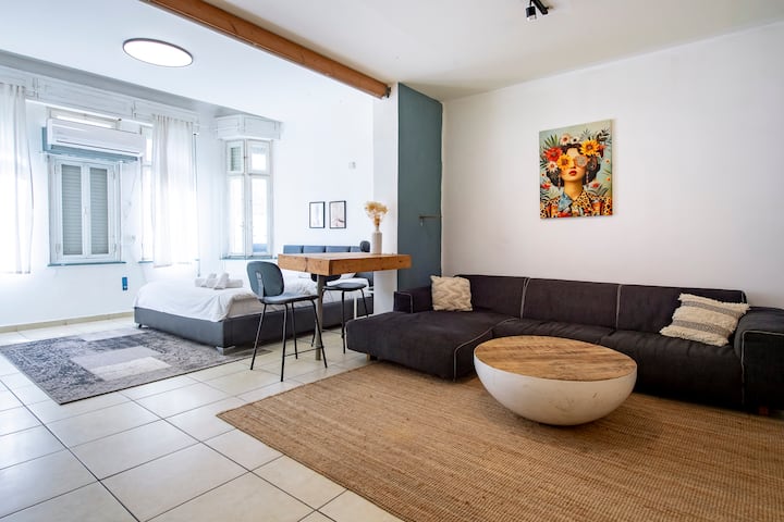 Authentic Spacious & Bright Loft - Tel Aviv
