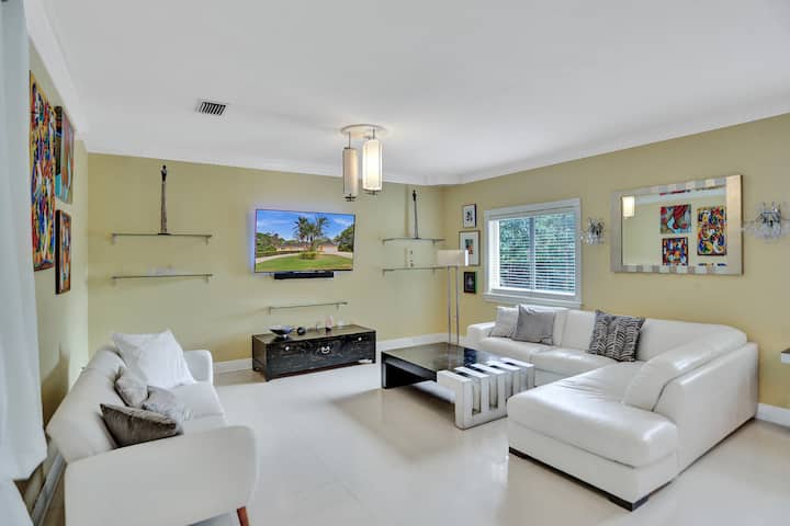 Villa Anjali
Beautiful Spacious Villa, Great Area - Pembroke Pines