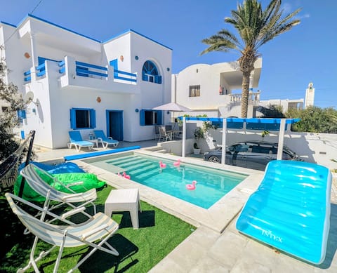 Villa Bleue, Sonia Beach