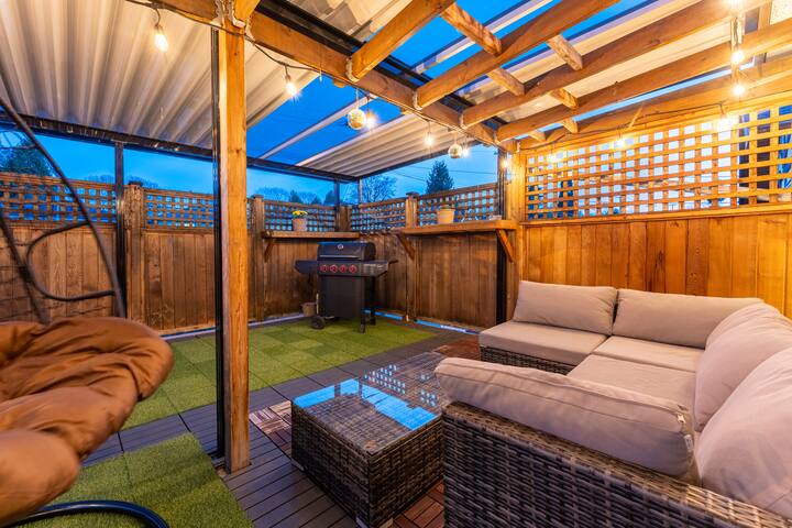 Mountain View, King Bed, & Minutes from Downtown gallery image 2