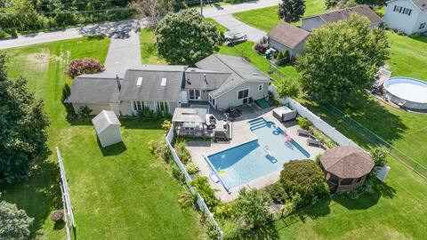 Relaxing Private Pool& Hot Tub House near RIT Inn