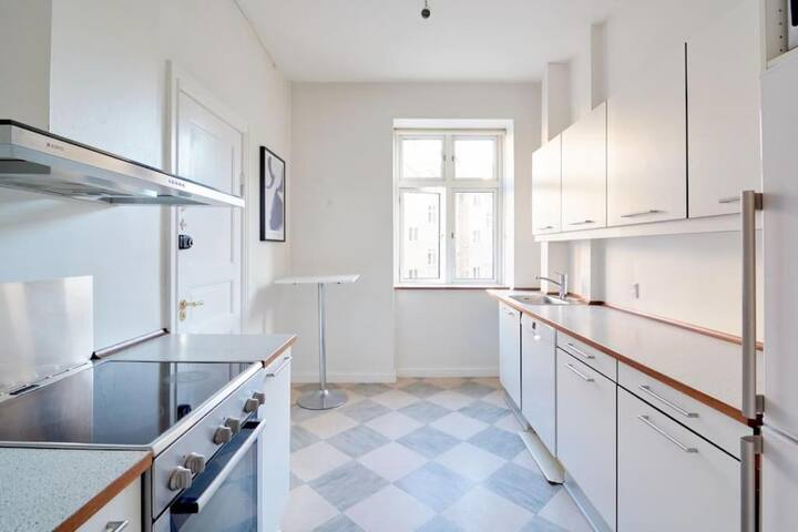 Perfect 3BR XL Apartment for Friends & Families gallery image 4