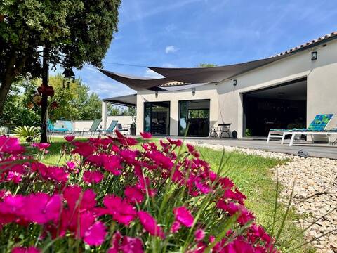 Villa des chênes General air conditioning, pool.