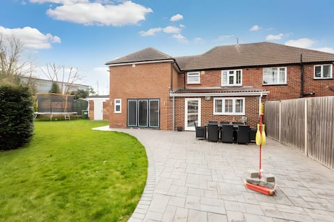 4Bedroom 6Bed 3Bath(ensuite) | PoolTable | Parking