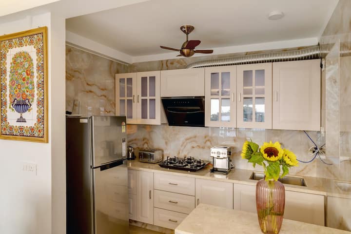 Full kitchen image 1