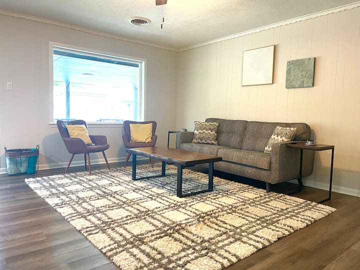 Private Pool + Game Room | Sleeps 10 | 4+ Parking - Baytown, TX