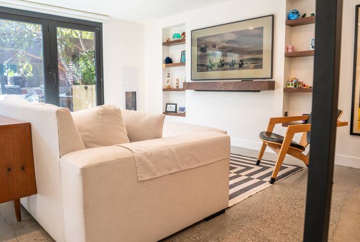 The Silverlake Pool House gallery image 5