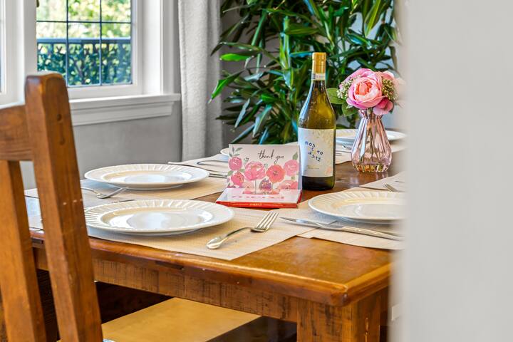 Beautiful 5BR Westside House with Panoramic Views! gallery image 4