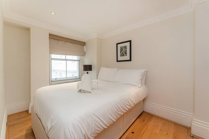 London Gardens – Two Bedroom Flat gallery image 2