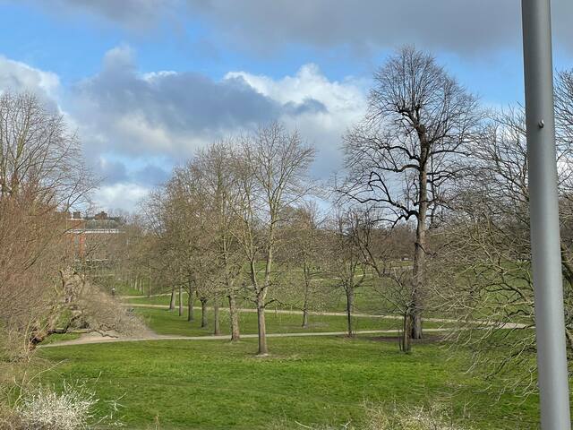 London Gardens 2 Bedroom Flat – Garden Views gallery image 5