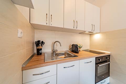 Top performing Airbnb: Vrbovica apartment in Žrnovo