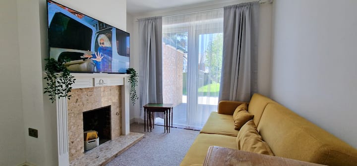 Stylish 4br • Central Chichester + Free Parking - Bognor Regis