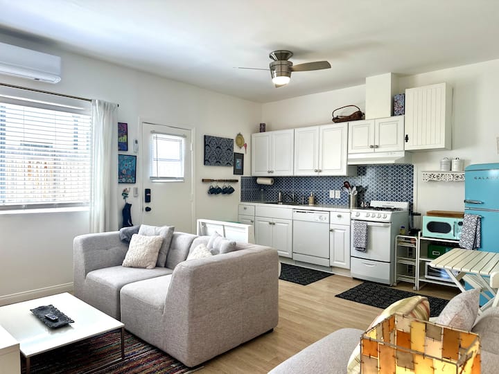The Cool Casita: An Arty La Home - Los Angeles, CA