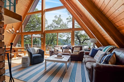 Secluded Lake House with Huge Backyard and Deck