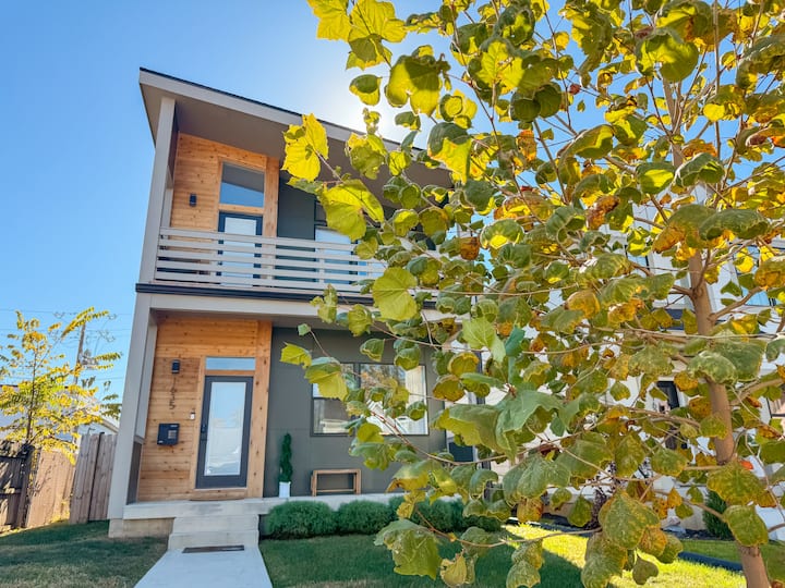 Fountain Square 4BR | Hot Tub | Sleeps 12