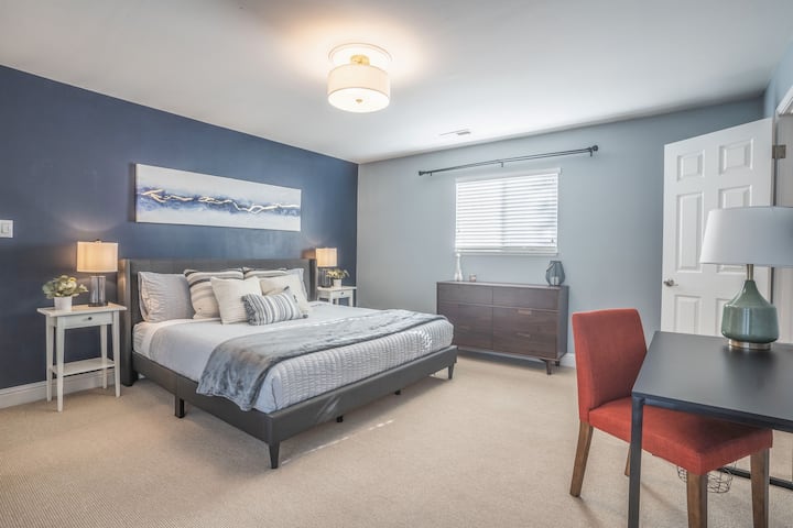 End the night on the comfy King-sized bed in the master bedroom after working lightly at your desk or after coming home from a full day of adventure.