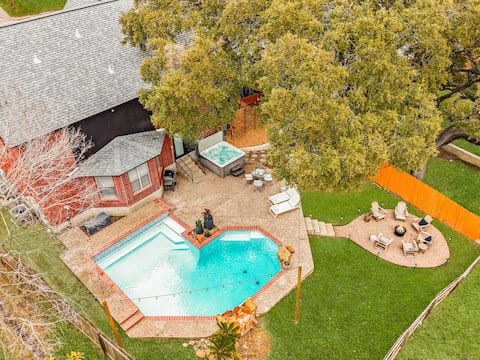 Spacious Family Retreat: Pool, Hot Tub, Game Room!