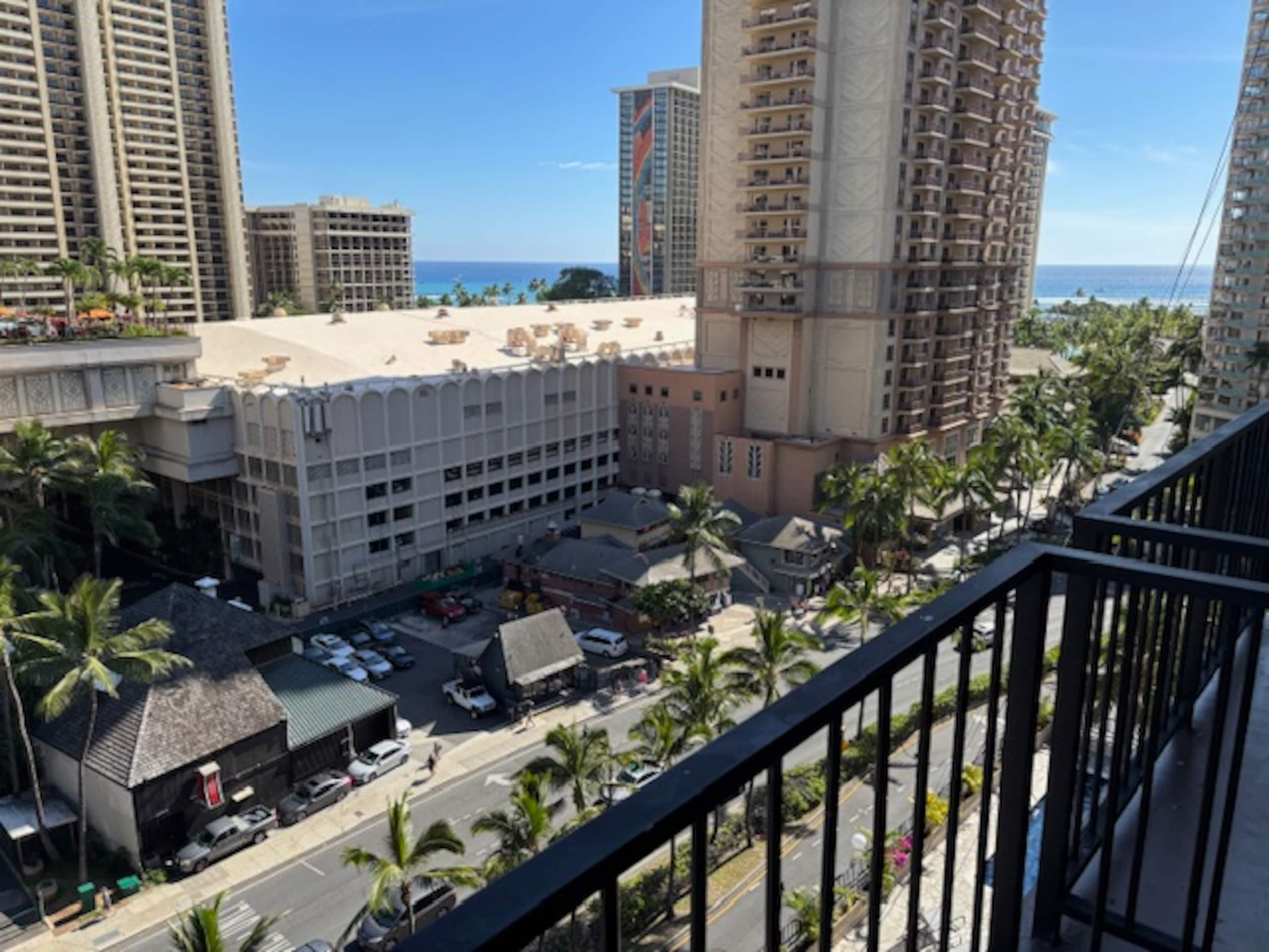 Condo in Honolulu · ★4.63 · Studio · 2 beds · 1 shared bath - Image 10