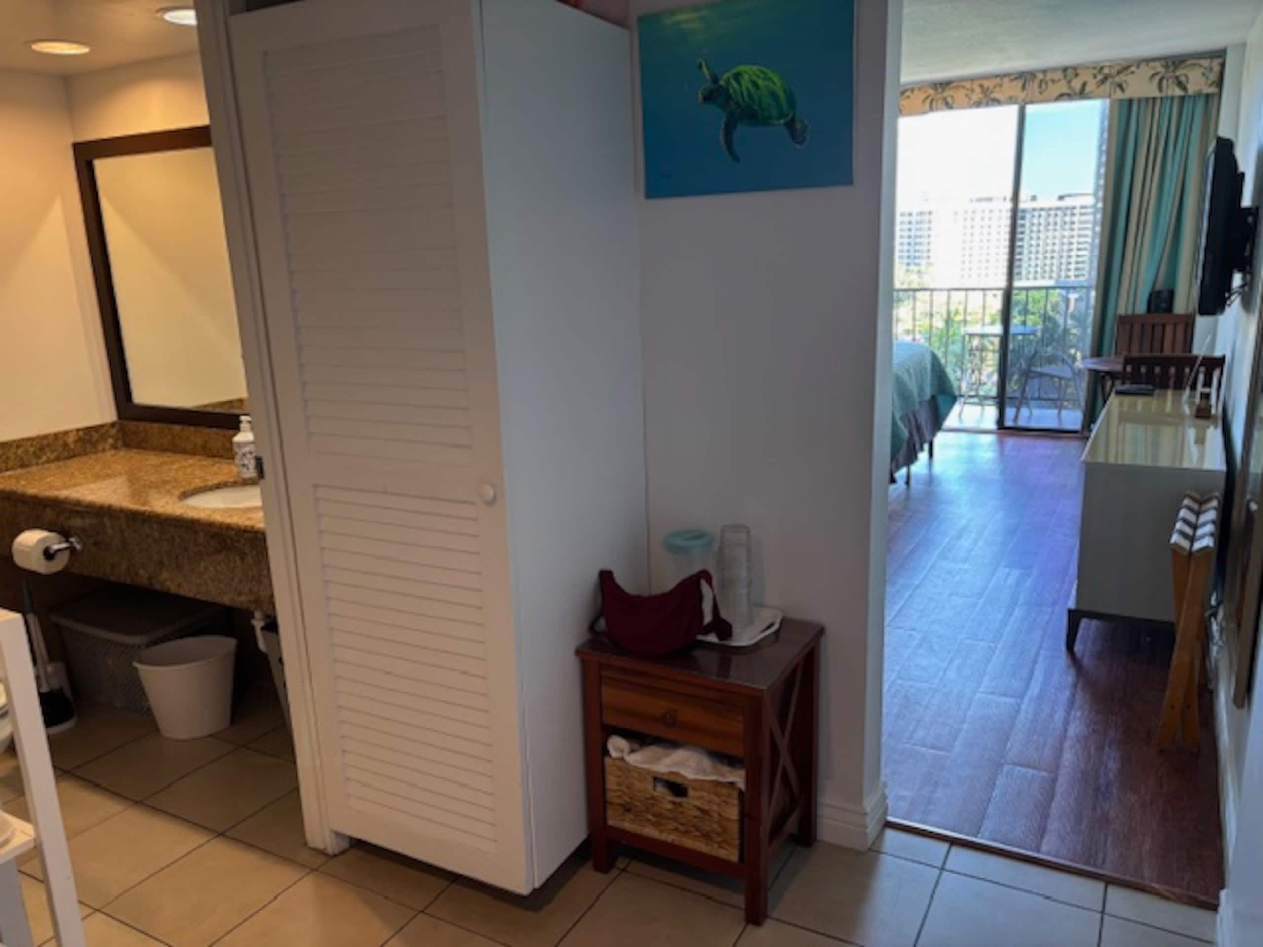 Condo in Honolulu · ★4.63 · Studio · 2 beds · 1 shared bath - Image 11