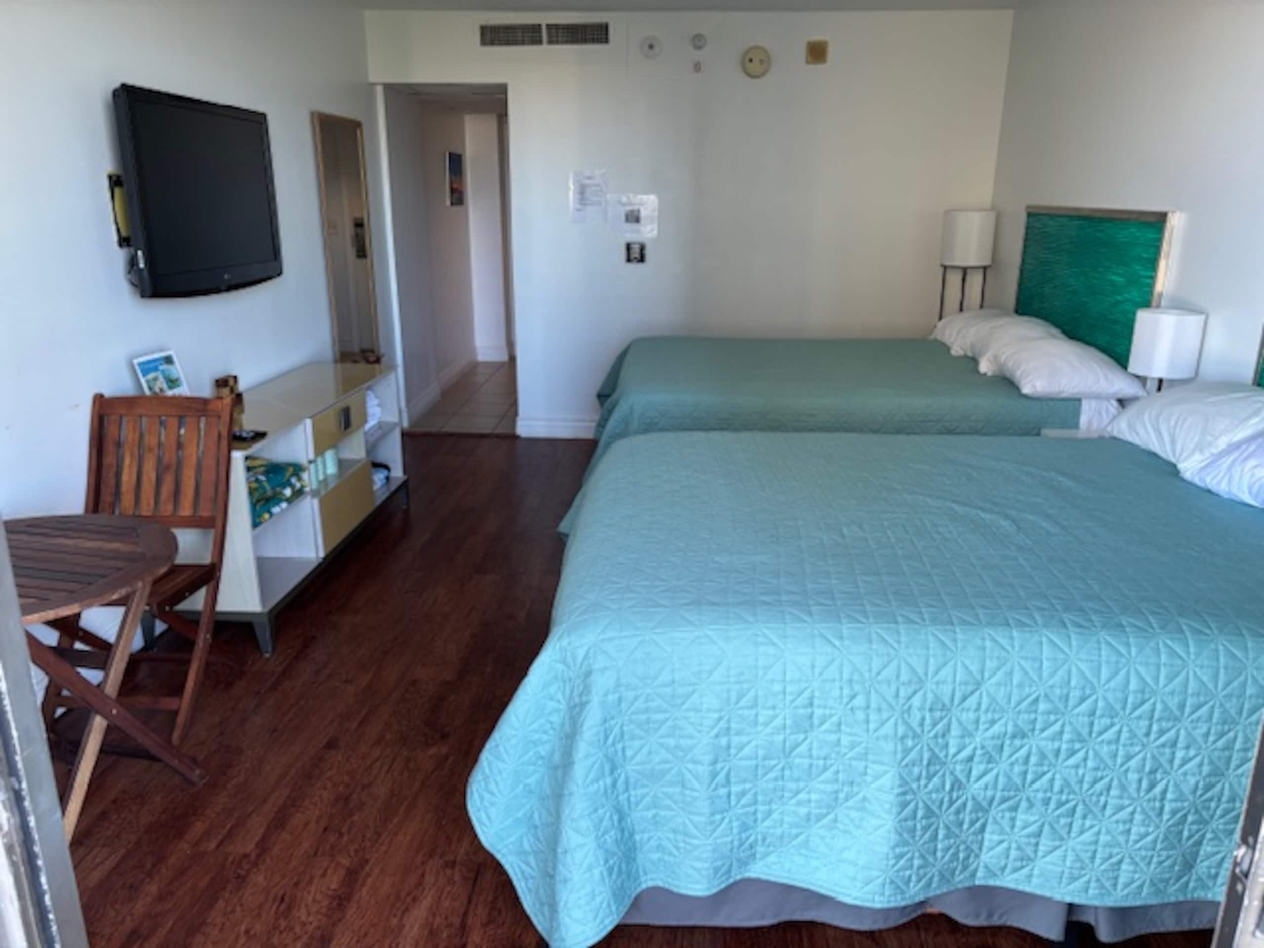Condo in Honolulu · ★4.63 · Studio · 2 beds · 1 shared bath - Image 9