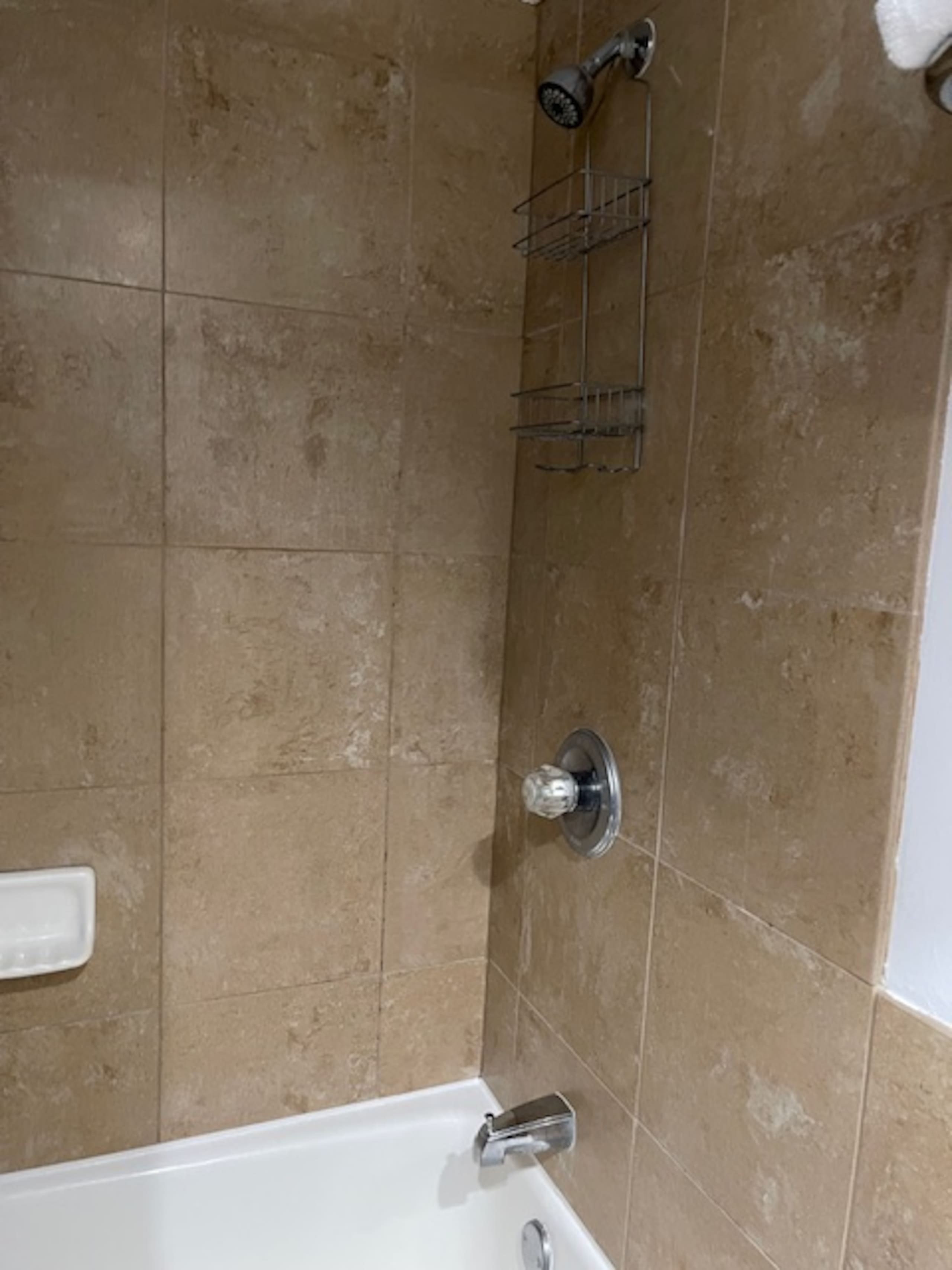 Condo in Honolulu · ★4.63 · Studio · 2 beds · 1 shared bath - Image 12