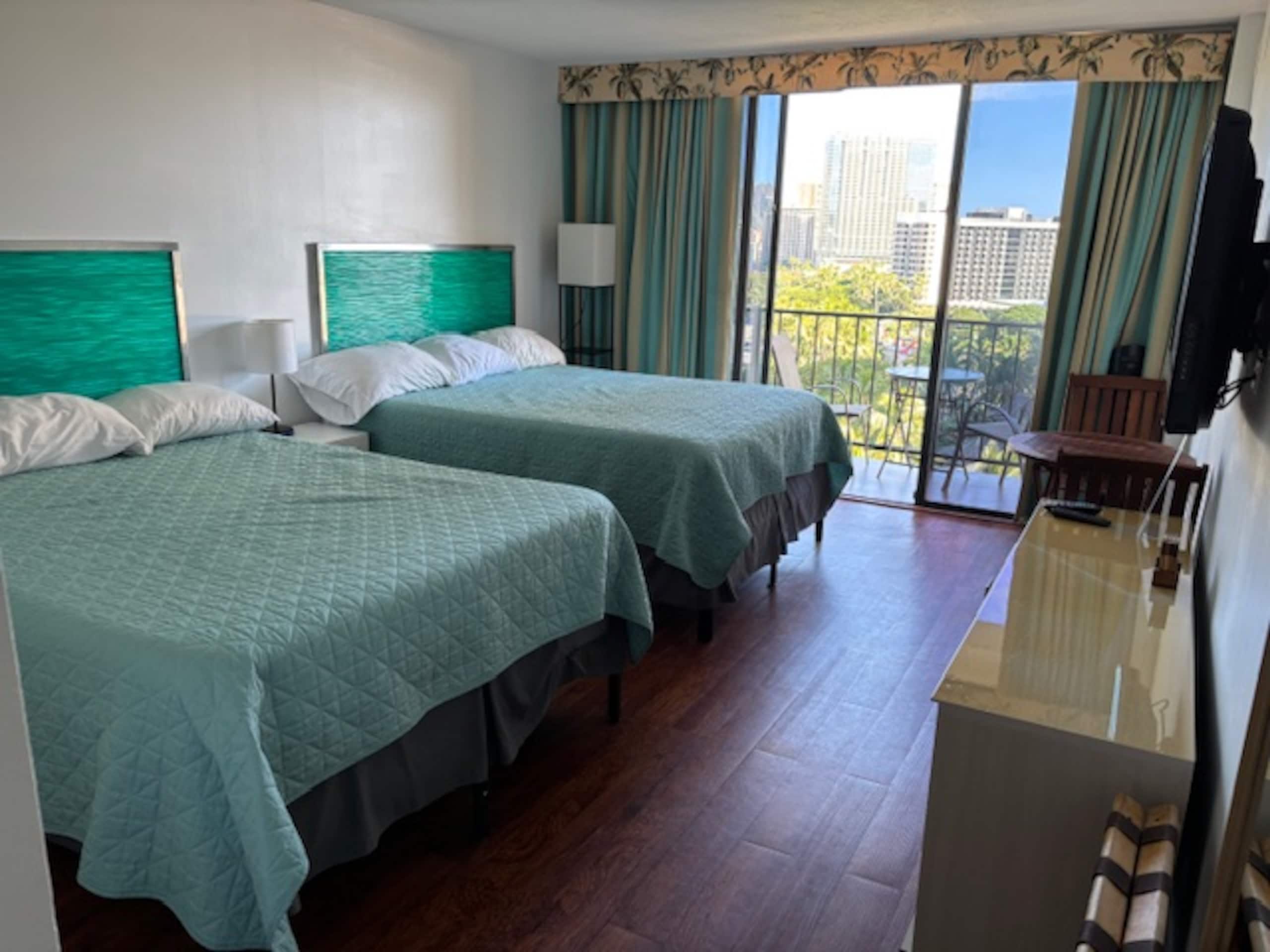 Condo in Honolulu · ★4.63 · Studio · 2 beds · 1 shared bath - Image 8