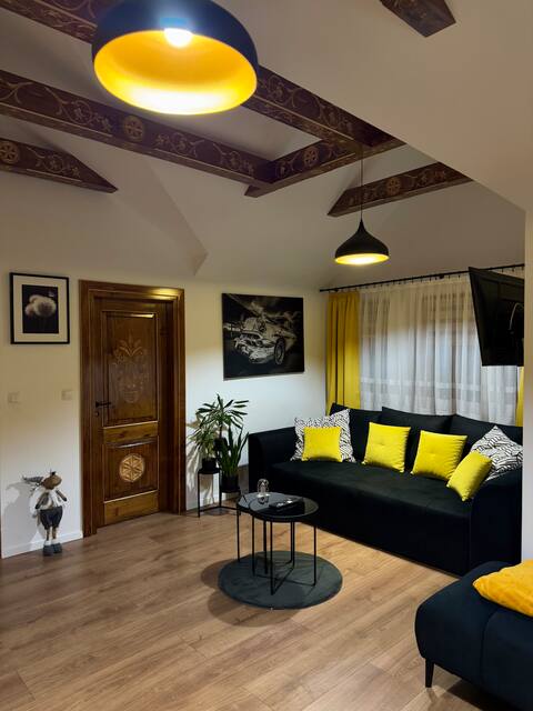 Yellow apartment by Gąsiorów