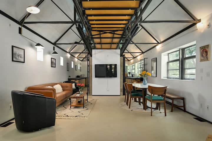 Architect's Modern Castle- Heated Pool/ku Adjacent - Lawrence, KS