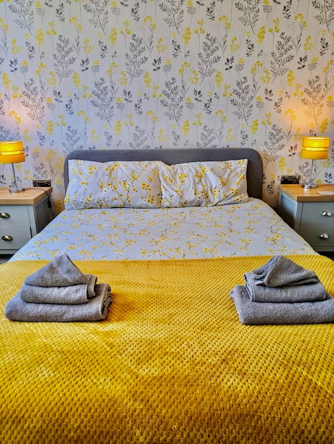 Cosy 3BR House | Near Town | Free Parking