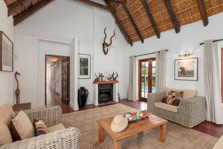 Die Rietdak: Thatched house Cape Town – 4 bedrooms gallery image 3
