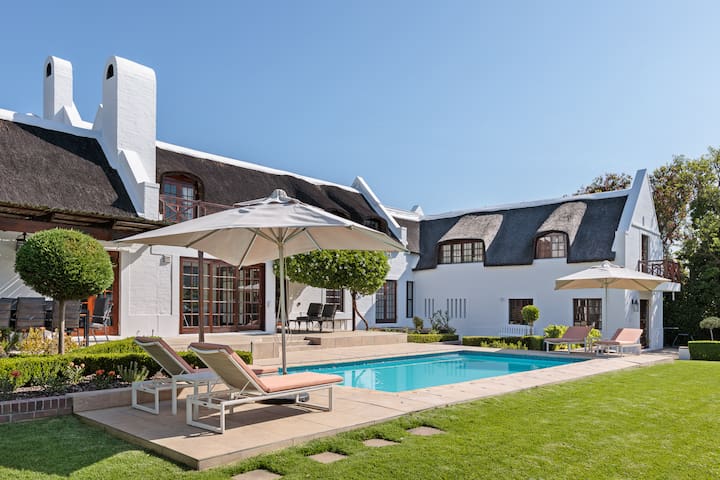 Die Rietdak: Thatched house Cape Town – 4 bedrooms