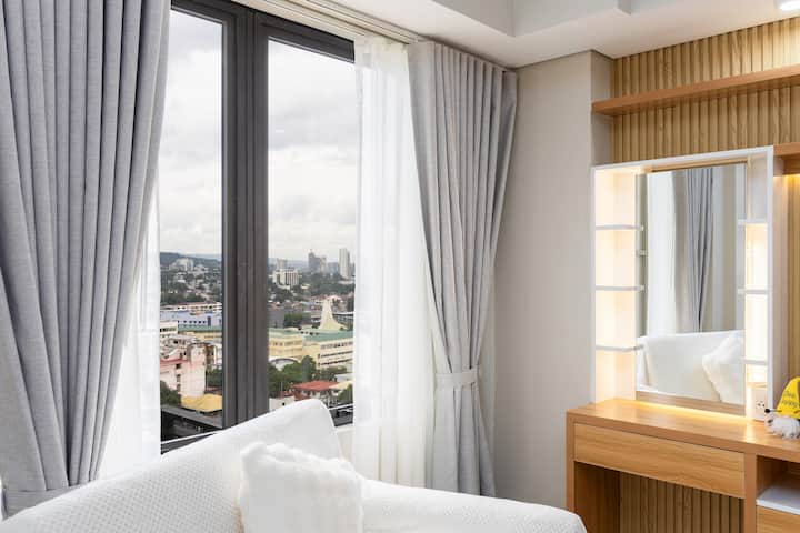 Mountain View Windows - probudite se uz prekrasan krajolik .
Crne zavjese - potpuna udobnost za miran san kad god poželite.