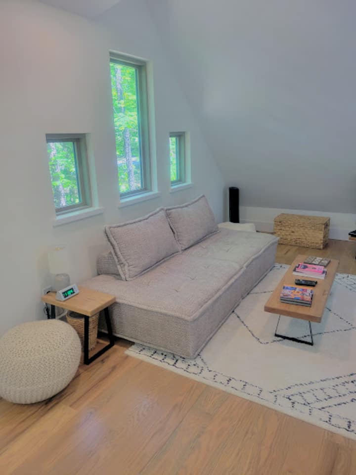 Kochi lenye starehe sana kwa ajili ya kukaa nje au bora kwa mtoto mdogo kulala.