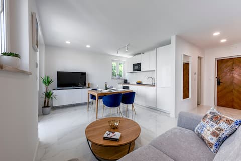 Top Airbnb: Adriatic Azure in Grad Dubrovnik