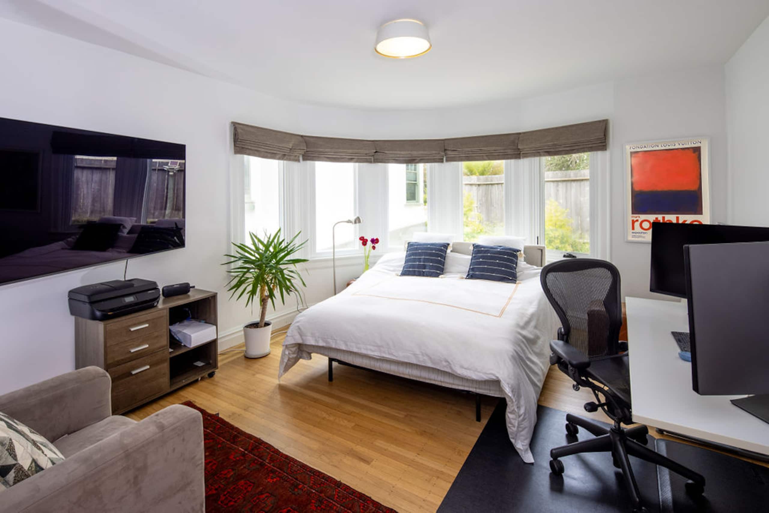 Home in San Francisco · ★5.0 · 3 bedrooms · 3 beds · 2 baths - Image 9
