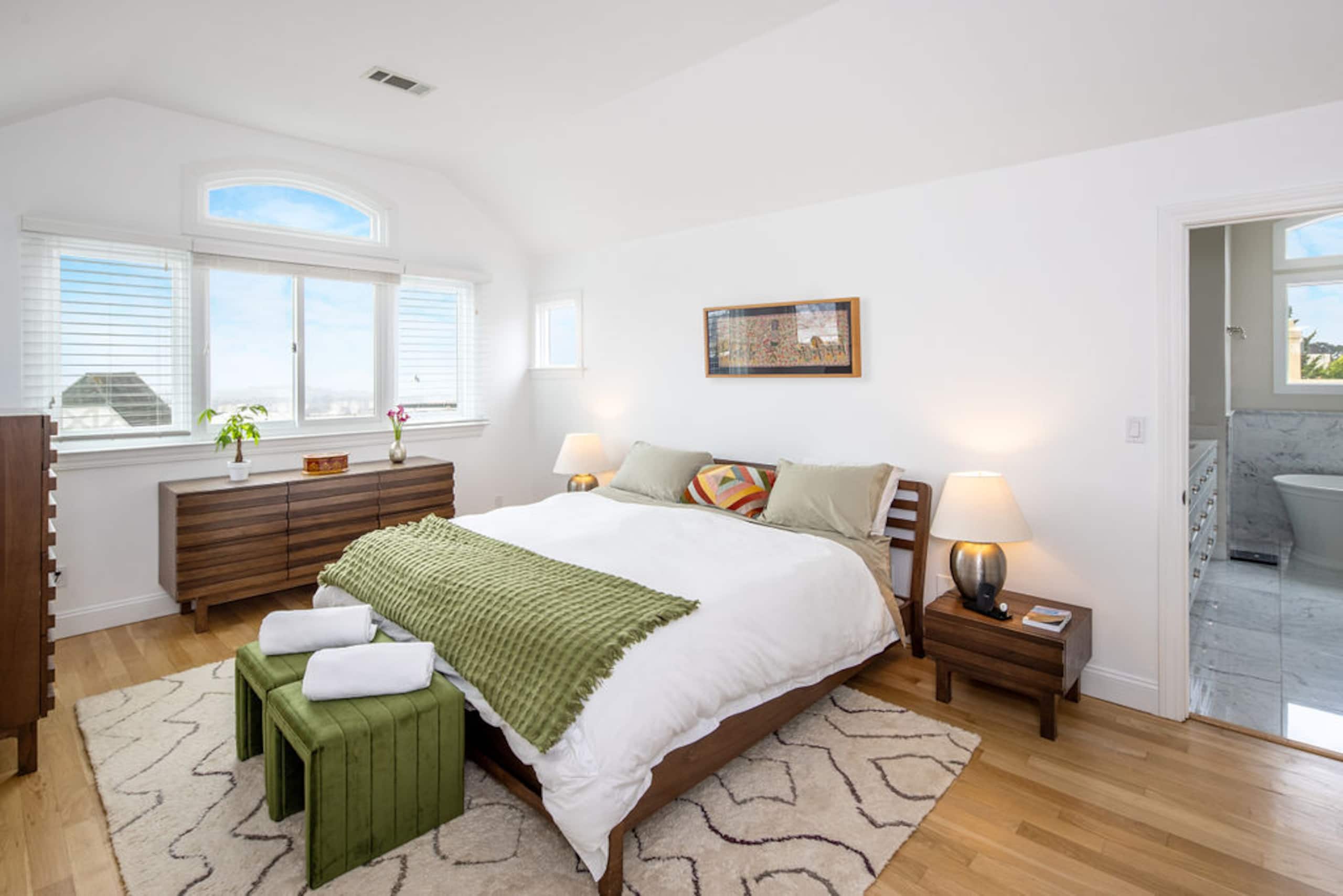 Home in San Francisco · ★5.0 · 3 bedrooms · 3 beds · 2 baths - Image 7