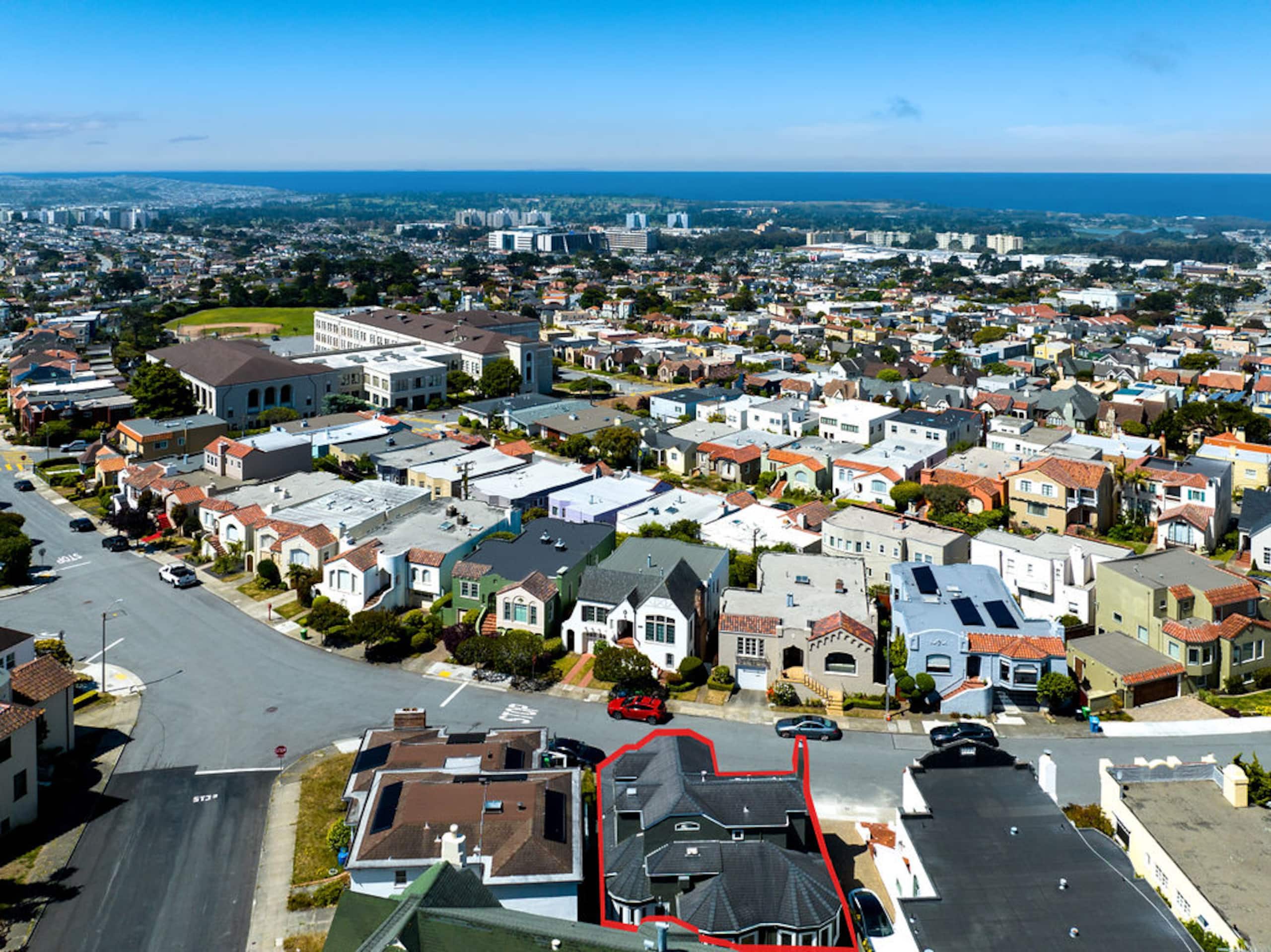 Home in San Francisco · ★5.0 · 3 bedrooms · 3 beds · 2 baths - Image 18