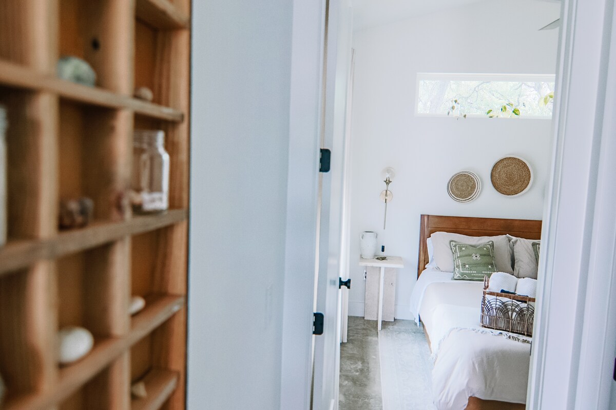 Modern Retreat | 15 min > Zilker, SoCo + Downtown