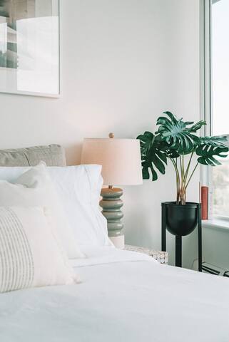 Arbutus Flat | A Cozy, Aesthetically-Driven Stay gallery image 3